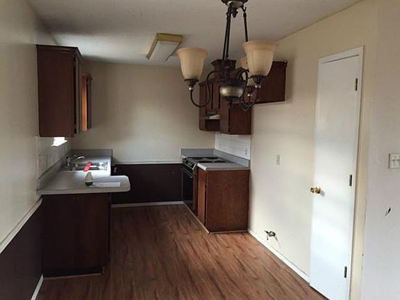4th image of 2109 N Hills Blvd