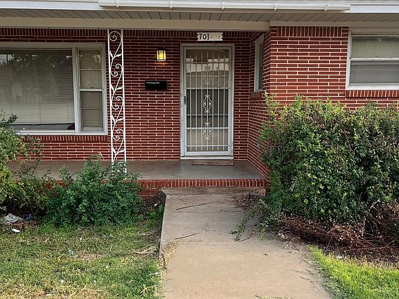 2nd image of 701 E 11th St