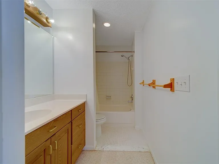 1 Windrush Blvd #28 — Photo 27