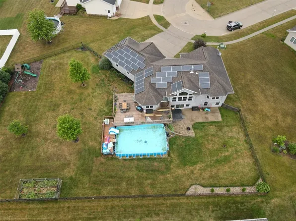 105 Dillan Ct, Anamosa, IA 52205