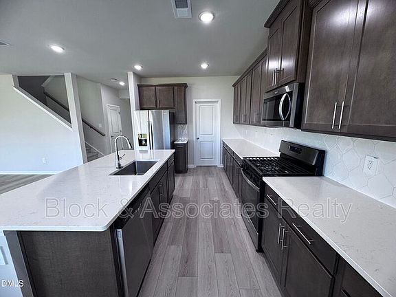 2nd image of 62 Thistle Patch Pl