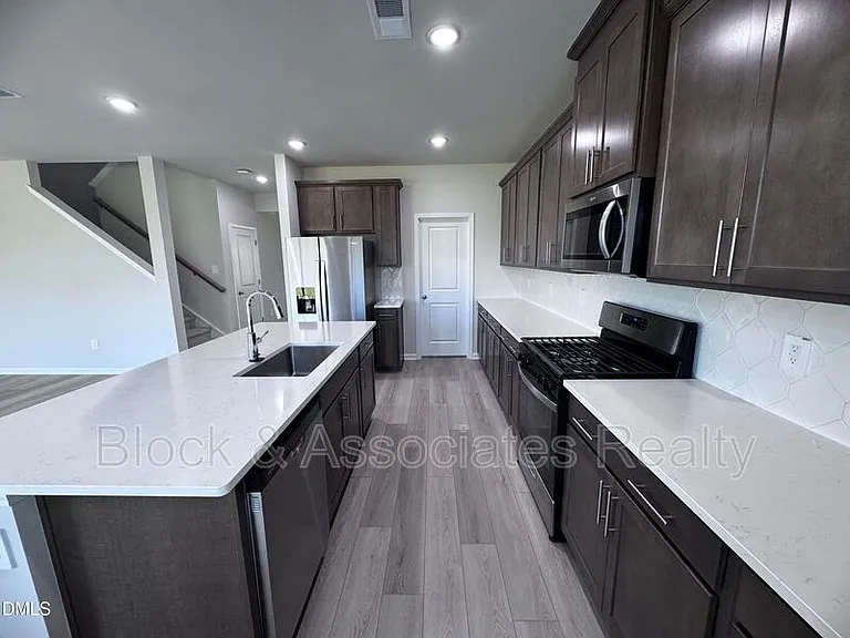62 Thistle Patch Pl — Photo 2
