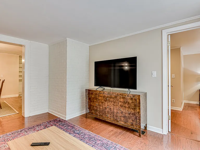 904 Highland Ave — Photo 20