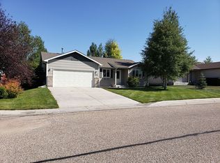 1915 Silverton Dr, Cheyenne, WY 82001