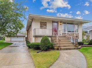 8512 Natoma Ave, Burbank, IL