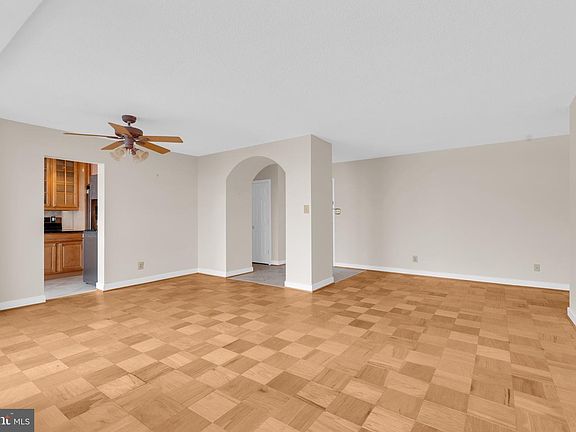 4th image of 501 Slaters Ln APT 903