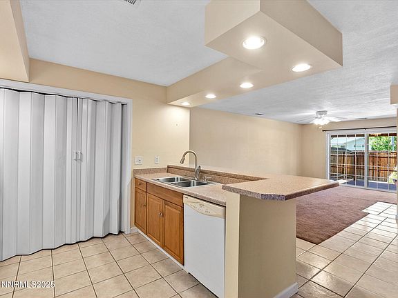 3rd image of 1121 Bradley Sq