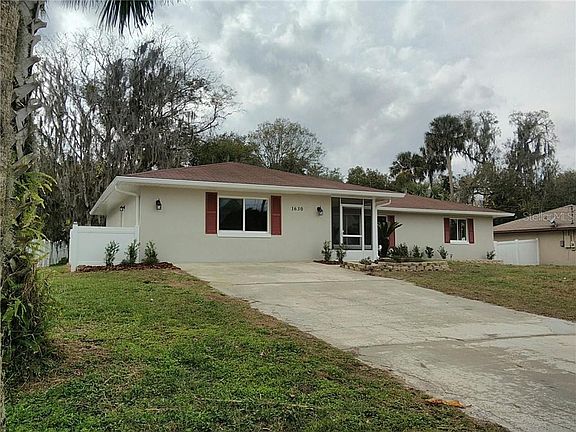 3rd image of 1630 Lakeside Dr