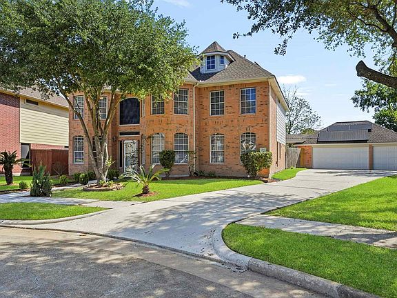 2nd image of 215 Crabapple Dr