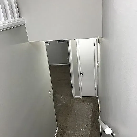Stairs leading down to lower floor with 2 bedrooms and a bathroom.