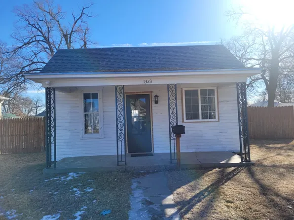 1323 W 4th St, Grand Island, NE 68801