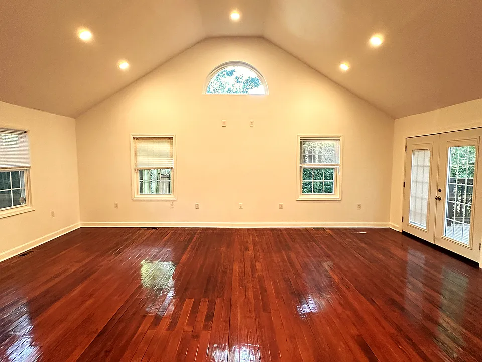 1212 Kendrick Rd NE