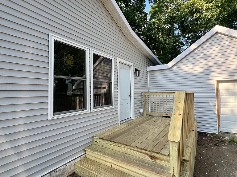 Moriches Dr — Photo 2