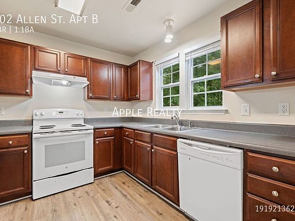 5th image of 202 Allen St #B