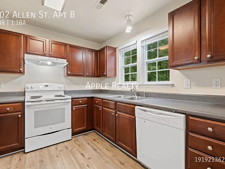 202 Allen St #B — Photo 5