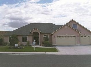 414 Cherry Blossom Loop, Richland, WA 99352