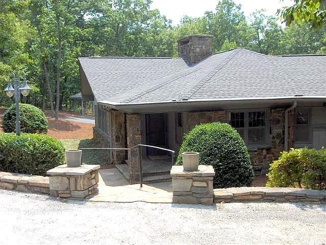 Wonderfully Maintained Estate with Pool