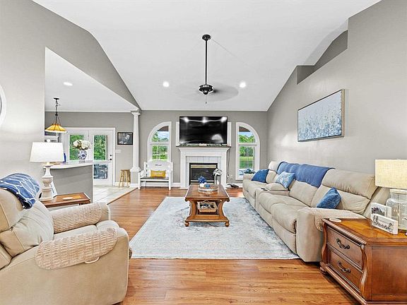 4th image of 4421 Oakhurst Bnd