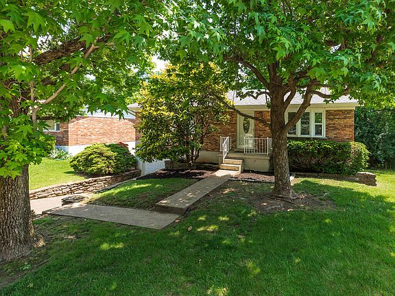 2nd image of 2230 Genevieve Ln