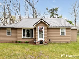 862 E James St, White Cloud, MI 49349
