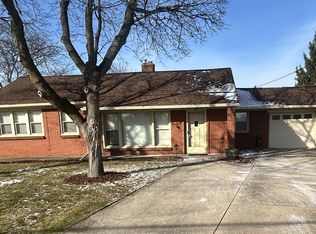 29770 Pointe Dr, Gibraltar, MI 48173