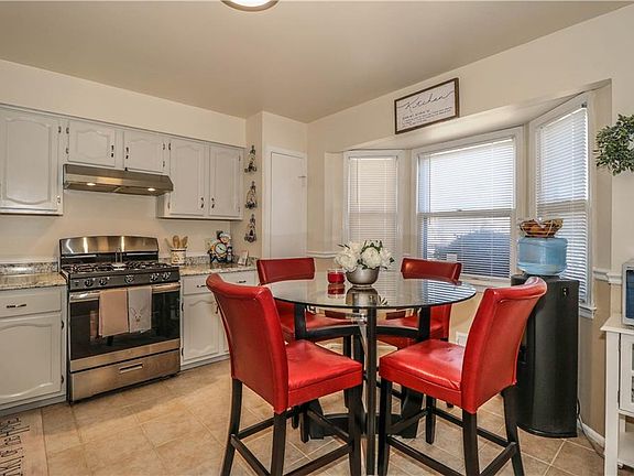 4th image of 35 Astor Ct #35