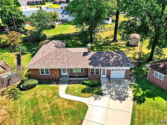 3rd image of 24 Valley Dr