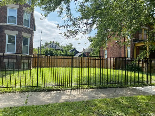 90 Melbourne St, Detroit, MI 48202