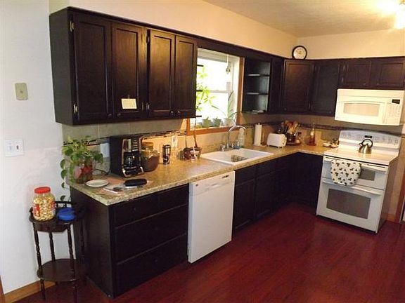 3rd image of 105 Sunny Slope St