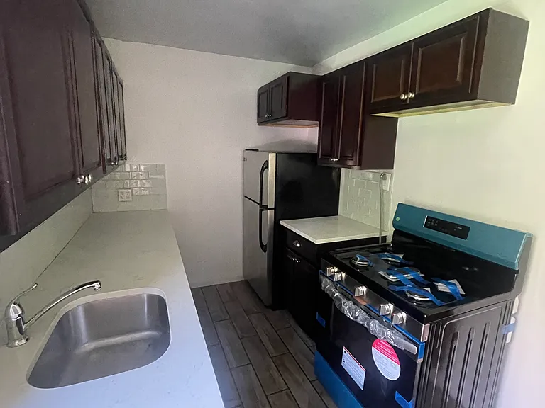 85th Dr — Photo 2
