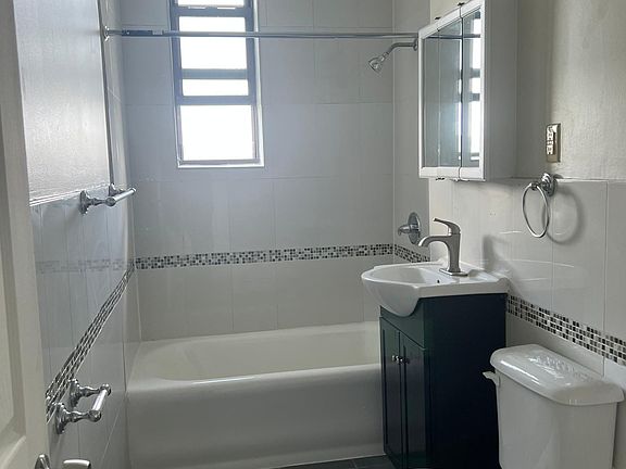 4th image of 152 S Harrison St #602B