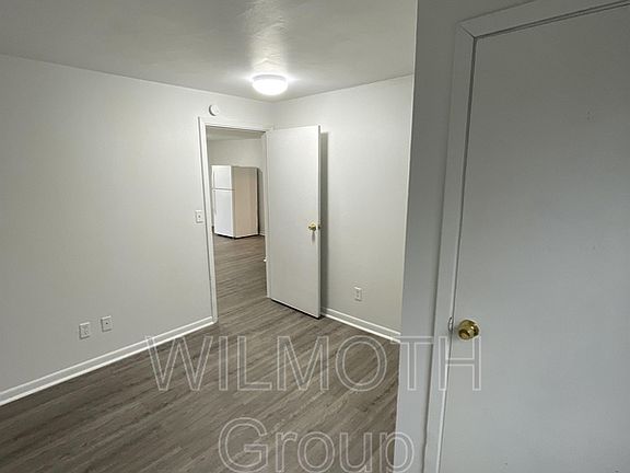 5th image of 303 1/2 Canby Ave