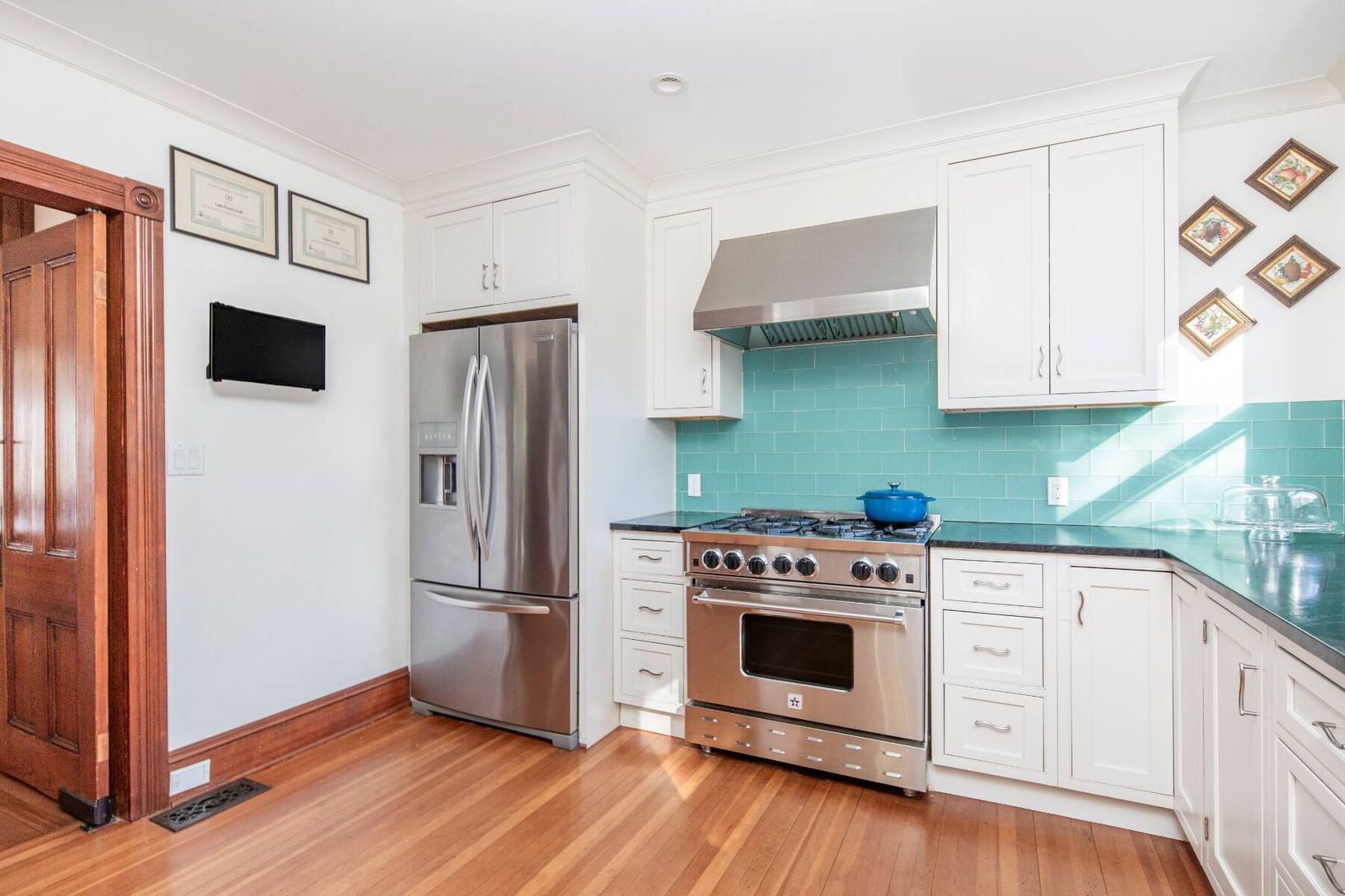 Kitchen that Flows into the Dining Room