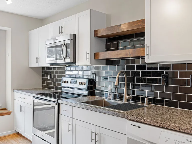 2087 Airy Cir — Photo 8