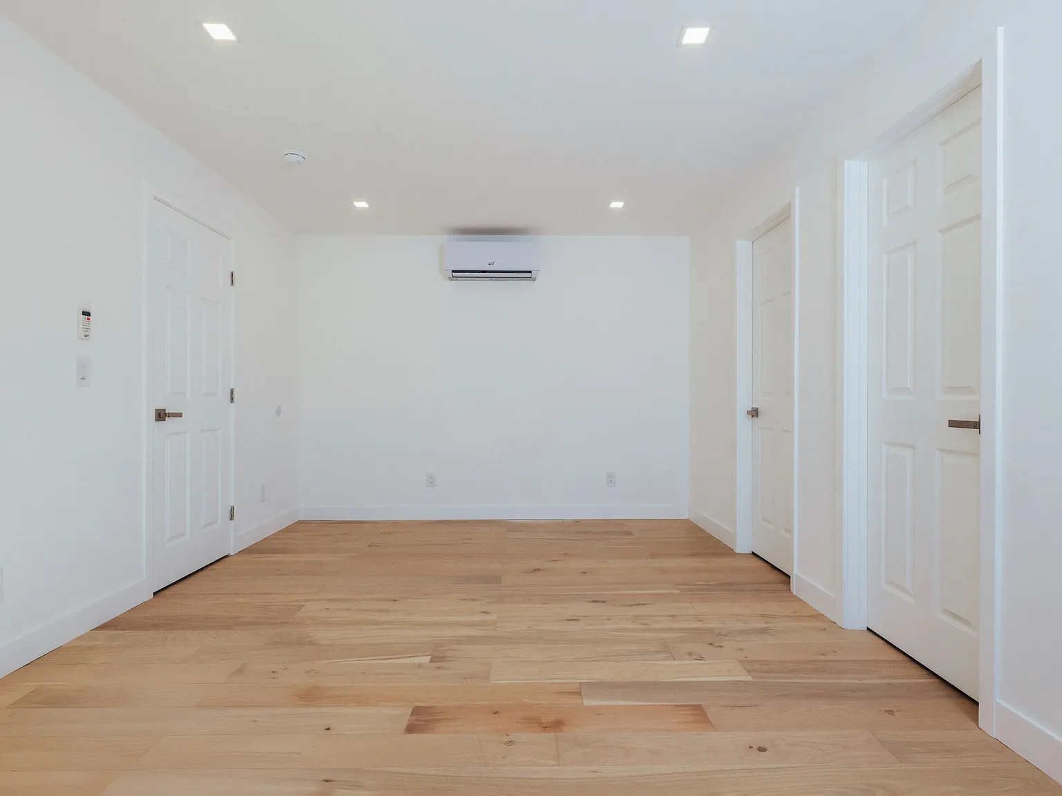 2 bed, 800 sqft, $3,995 — Photo 3