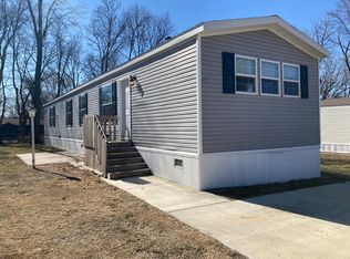 605 SE 42nd St, Topeka, KS 66609