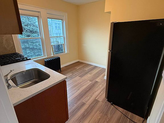 2nd image of 20-55 31st St #3
