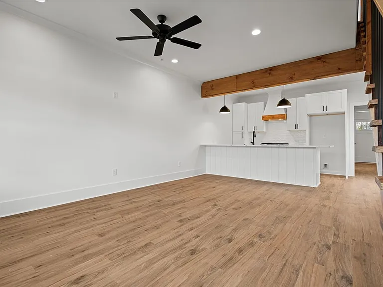 501 W Cheves St E — Photo 15