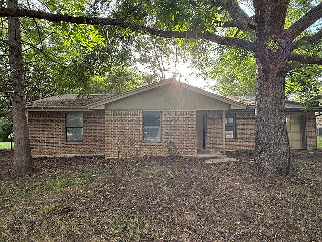 1st image of 256 Lilac Ln