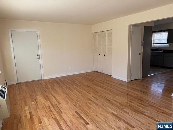 5th image of 2 Rustic Cir APT A