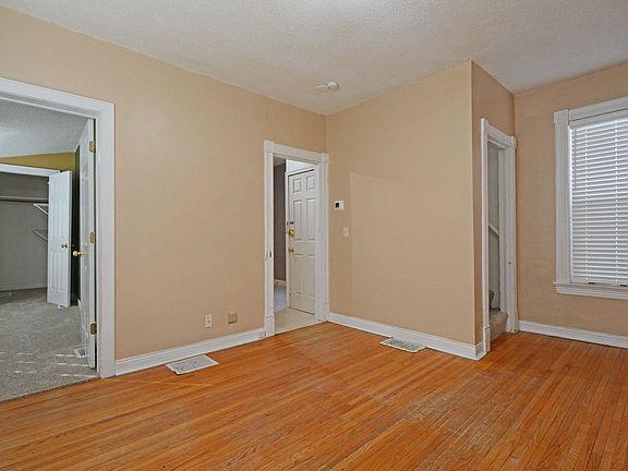 3rd image of 934 Juno Ave #2