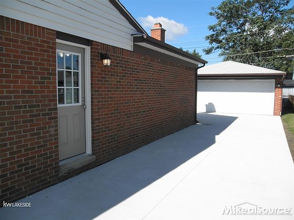 5th image of 38443 Littlefield Dr