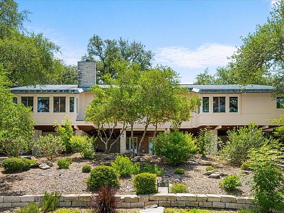 4th image of 405 Valley View Dr