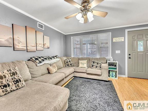5th image of 418 Catherine St
