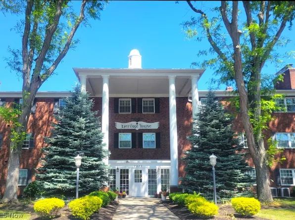 2885 Pease Dr APT 102, Rocky River, OH 44116