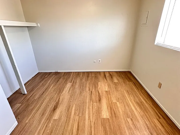 3417 Aztec Road NE — Photo 23