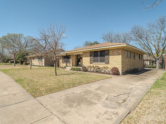 2nd image of 3829 Douglas Dr