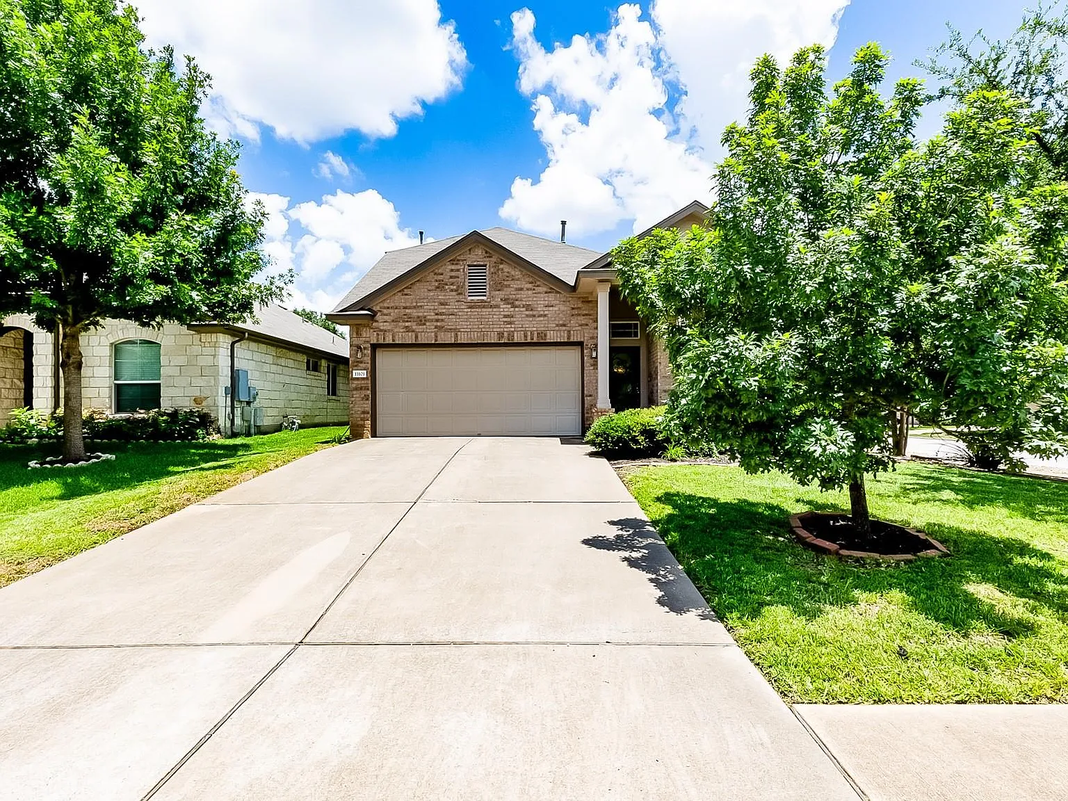 3 bed, 3.0 bath, 2099 sqft, $2,450 — Photo 1