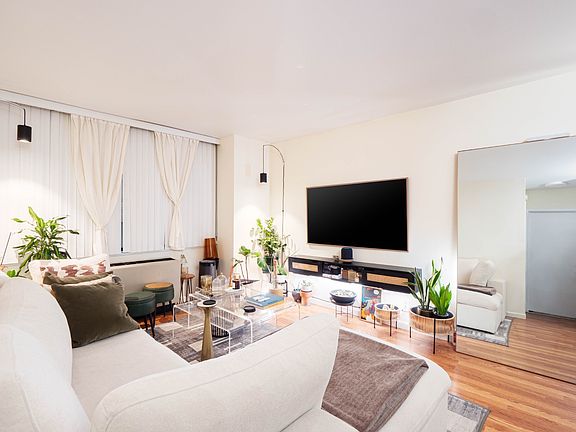 4th image of 301 E 45th St APT 4A