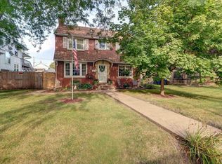 610 Argyle Ct, Clinton, IA 52732